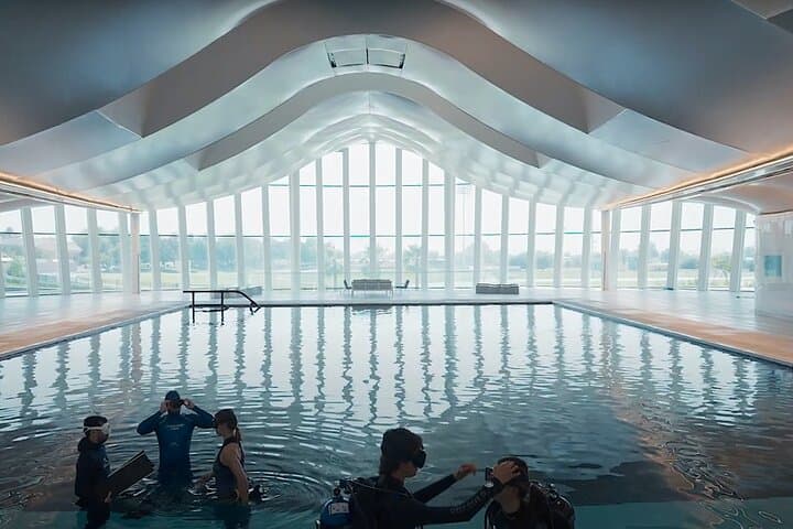 Deep Dive Dubai: Explore the World's Deepest Urban Dive Pool photo 5
