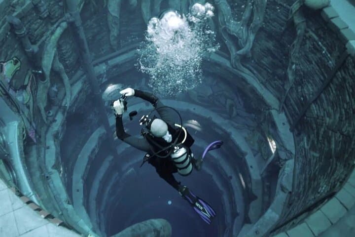 Deep Dive Dubai: Explore the World's Deepest Urban Dive Pool photo 6
