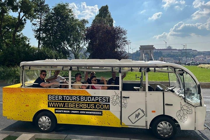 Budapest Electric Beer Bus: Private 60-Min City Cruise with Unlimited Draft