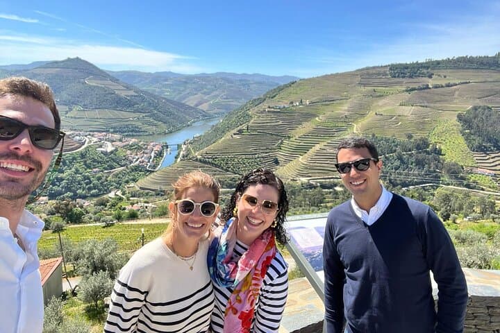 Douro Valley Private Guided Tour with Lunch: Quintas, Boat Ride & Port Tasting