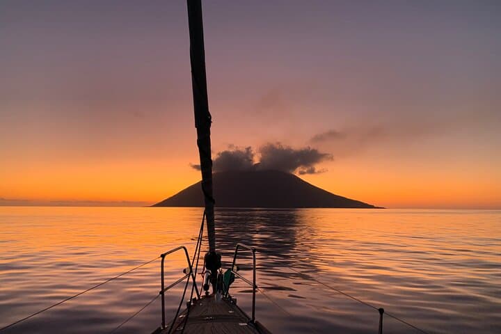 Sunset Sail in Tropea: Exclusive 2-Hour Sailing Tour with Aperitif