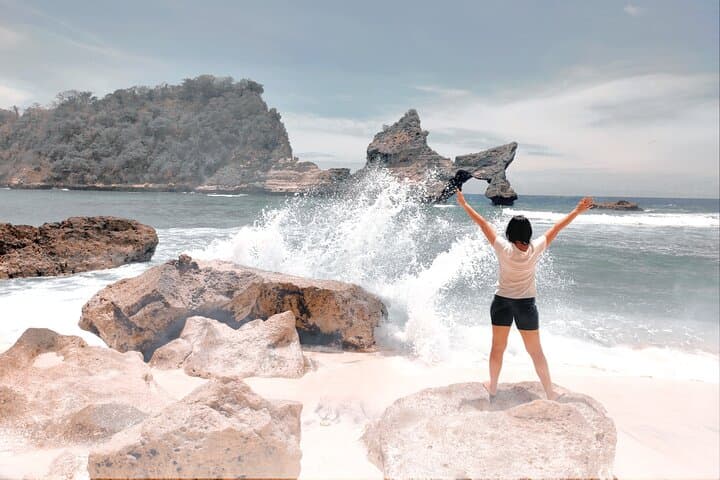 Private Full-Day Nusa Penida Tour: Kelingking, Diamond & Hidden Beaches