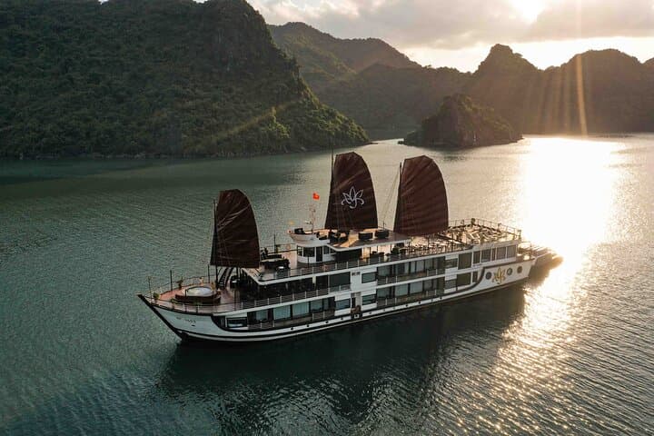 Gloria Classic Lan Ha Bay 2-Day Cruise from Hanoi: Kayak Ba Trai Dao & Diamond Cave photo 5