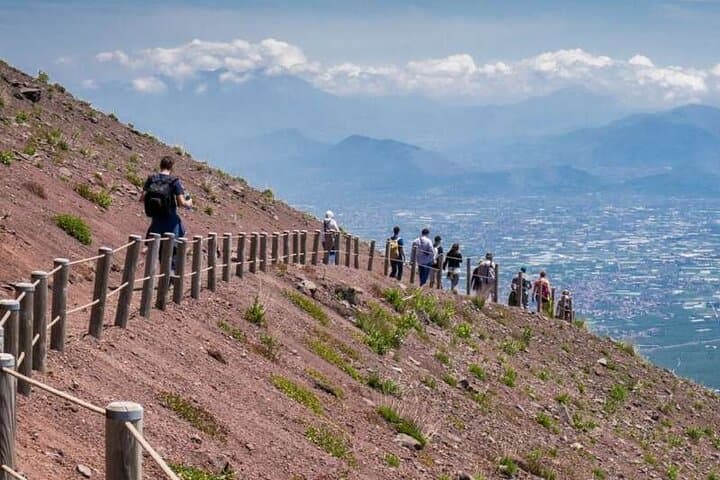 Naples to Mount Vesuvius: Skip-the-Line Bus and Summit Visit photo 2