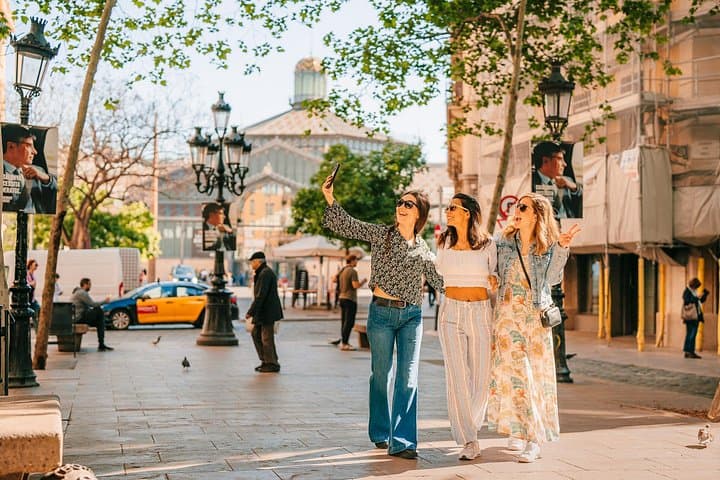 Barcelona Centenarian Shops Walking Tour: Gothic Quarter, Born & Santa Maria del Mar photo 2