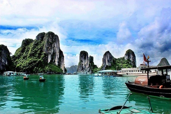 Halong Bay 4-Hour Cruise: Thien Cung Cave & Kayaking from Tuan Chau photo 3