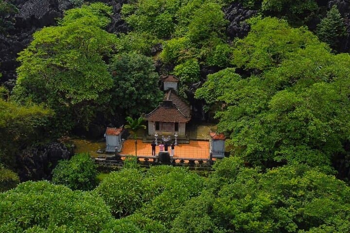 Luxury Day Trip to Bich Dong Pagoda & Trang An Grottoes from Hanoi photo 4