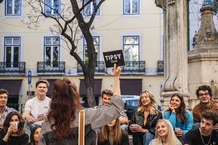 Private Night Bar Crawl in Lisbon: Local Guide & Drinks in Bairro Alto photo 6