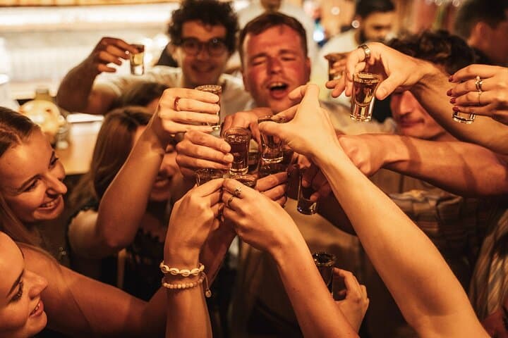 Private Night Bar Crawl in Lisbon: Local Guide & Drinks in Bairro Alto photo 5