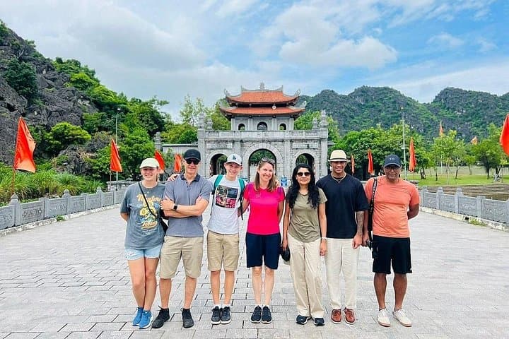 Hanoi to Ninh Binh: Private Luxury Day Tour to Mua Cave, Trang An & Hoa Lu photo 4