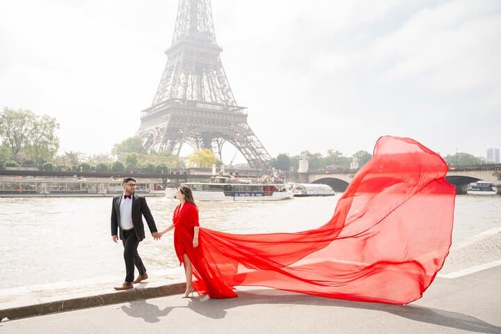 Paris Flying-Dress Photoshoot at Pont d'Iéna — Eiffel Tower Portrait Session photo 3