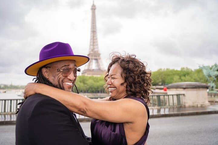 Paris Flying-Dress Photoshoot at Pont d'Iéna — Eiffel Tower Portrait Session photo 2
