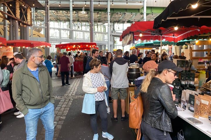 See London by Black Cab and Taste Borough Market: Private Taxi & Food Tour photo 2
