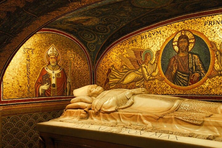 Inside St. Peter's Basilica: Guided Tour, Papal Tombs & Dome Climb photo 2