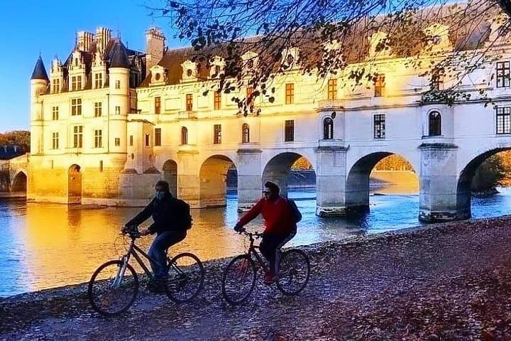 E-Bike to Chateau de Chenonceau: Loire Valley Picnic & Guided Tour