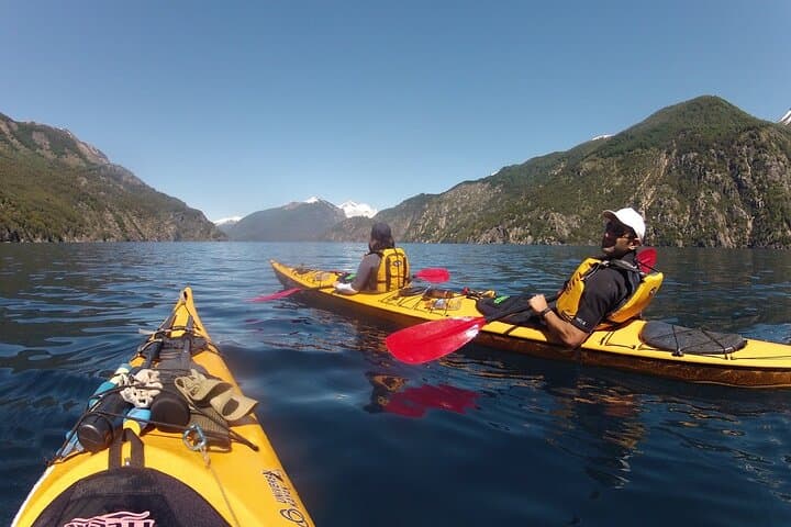Paddle Nahuel Huapi: Full-Day Kayak to Centinela Island & Tristeza Branch
