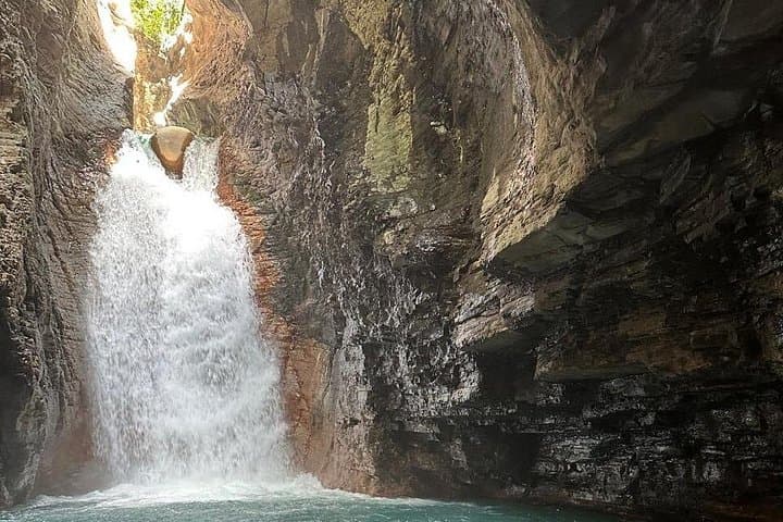 Hike to La Leona Waterfall and River Tubing from Playa Hermosa photo 4
