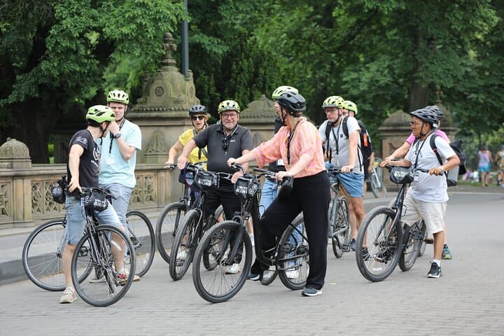 Glide Through Central Park: 2-Hour Guided Bike Tour in Spanish or English photo 1