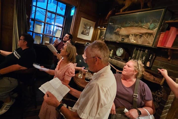 Covent Garden Pub Crawl & Cockney Singalong: Historic Pubs, Gin Palaces and Late-Night Songs photo 2