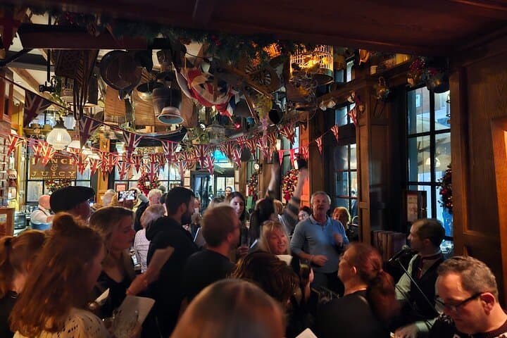 Covent Garden Pub Crawl & Cockney Singalong: Historic Pubs, Gin Palaces and Late-Night Songs photo 6