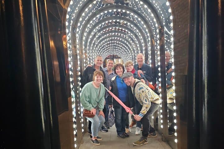 Private London Pub Crawl & Cockney Sing-Along in Covent Garden photo 4