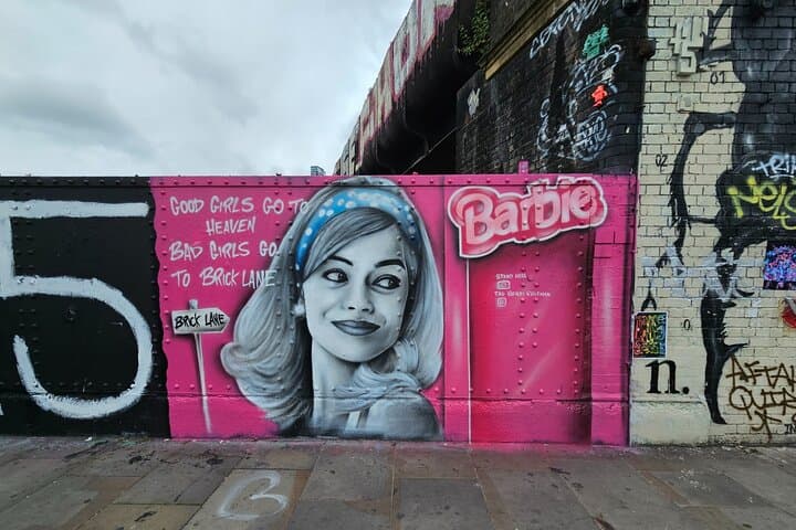 Shoreditch Street Art Walking Tour: Private East End Murals & Brick Lane photo 2