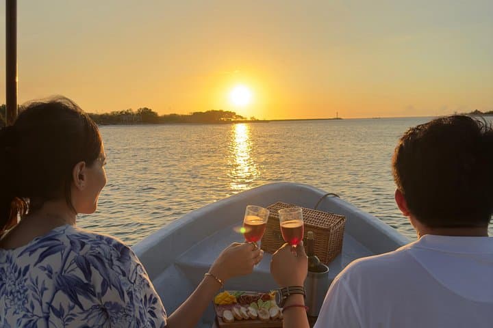 Sunset Flamingo Boat Tour in Río Lagartos with Wine and Snacks photo 2