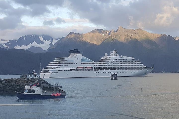 Private Shuttle Between Anchorage and Seward: Door-to-Port Transfers on the Seward Highway photo 4
