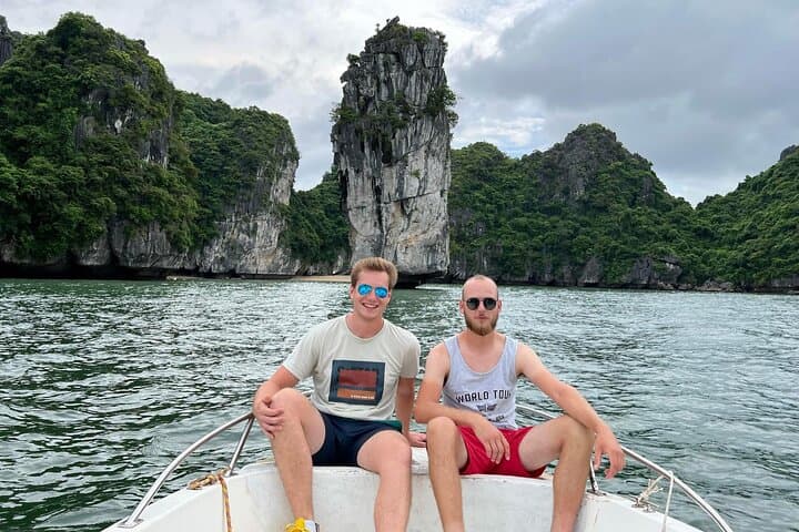 Private Canoe from Cat Ba Island: Explore Halong and Lan Ha Bay by Canoe