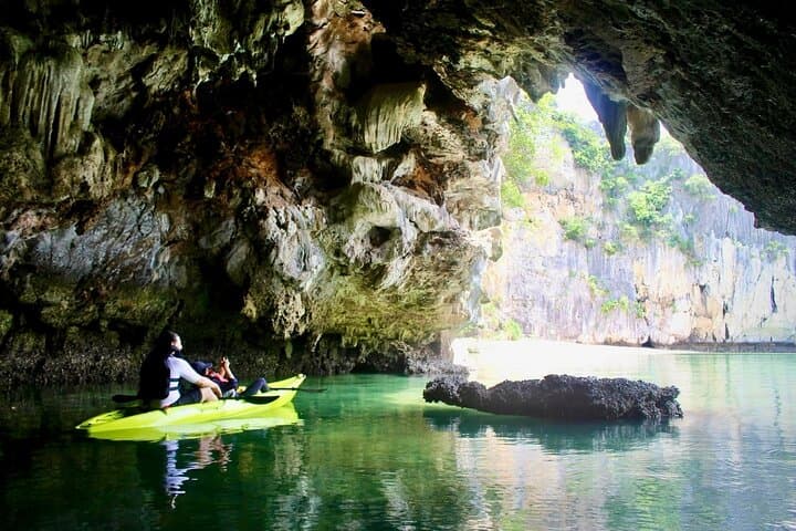 Private Canoe in Lan Ha Bay: Explore Dark & Bright Cave and Tra Bau Village photo 4