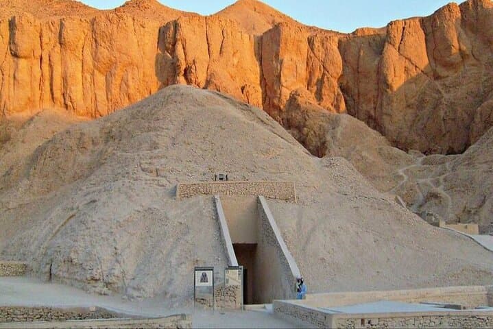 Sunrise Hot Air Balloon Over Luxor with Valley of the Kings & Hatshepsut Temple photo 3
