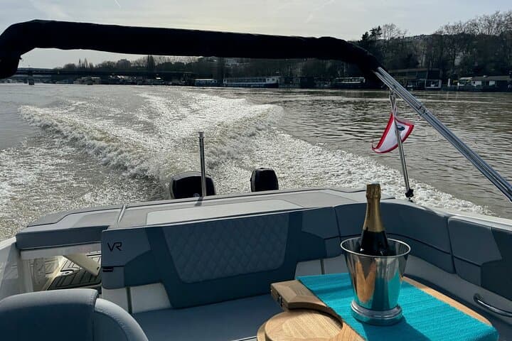 Private Seine Cruise in Paris — Exclusive Bayliner Tour with Local Captains photo 4