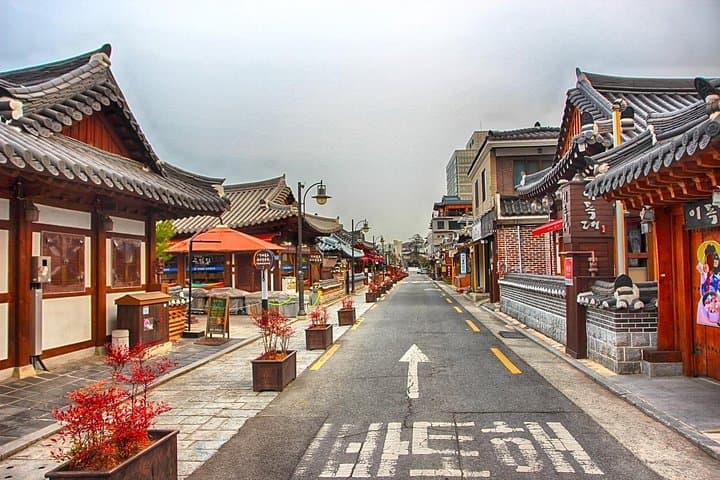 Seoul to Jeonju Private Tour: Walk the Historic Hanok Village & Nambu Market