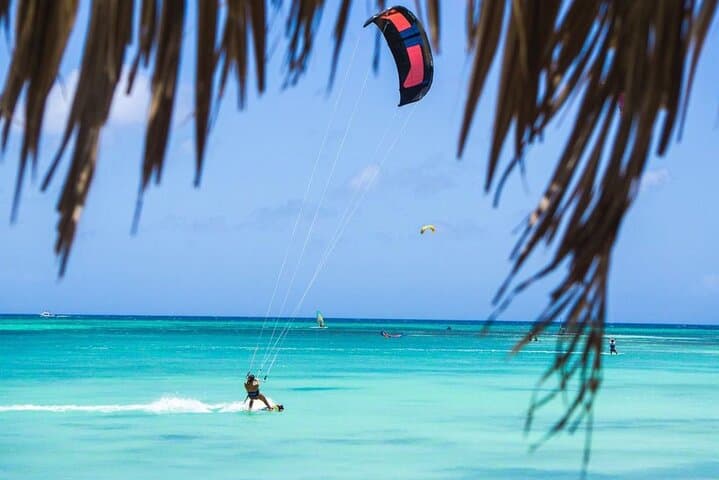 Learn Kitesurfing in Aruba: Group Lesson on the Island’s Trade-Wind Shores