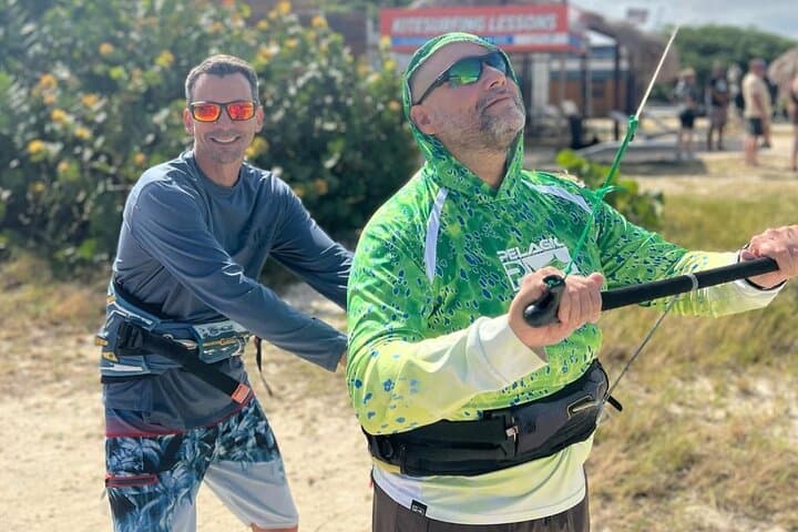 Learn Kitesurfing in Aruba: Group Lesson on the Island’s Trade-Wind Shores photo 2