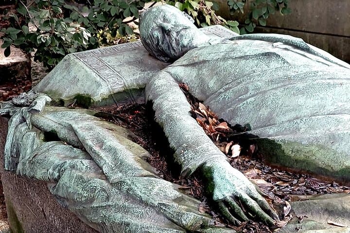 Who Killed Victor? Investigation at Père Lachaise — Interactive Mystery Walk photo 3