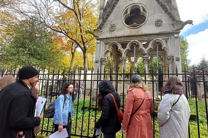 Who Killed Victor? Investigation at Père Lachaise — Interactive Mystery Walk photo 6