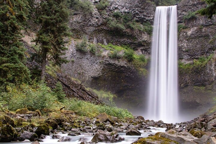 Sea-to-Sky Waterfalls & Joffre Lakes Day Trip from Whistler