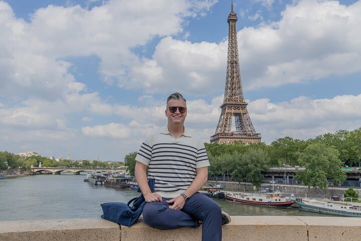 Private Eiffel & Seine Photo Shoot: 25‑Minute Paris Photographer Session