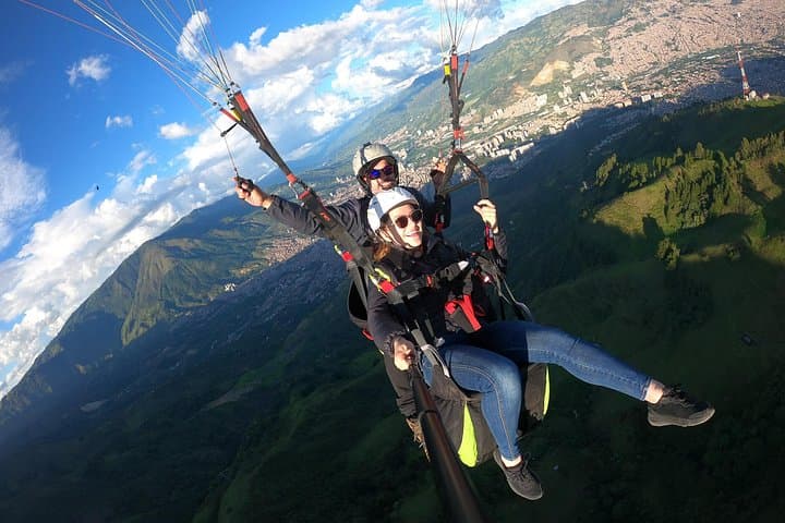 Tandem Paragliding Over Medellín: San Félix at 3,000 m photo 2