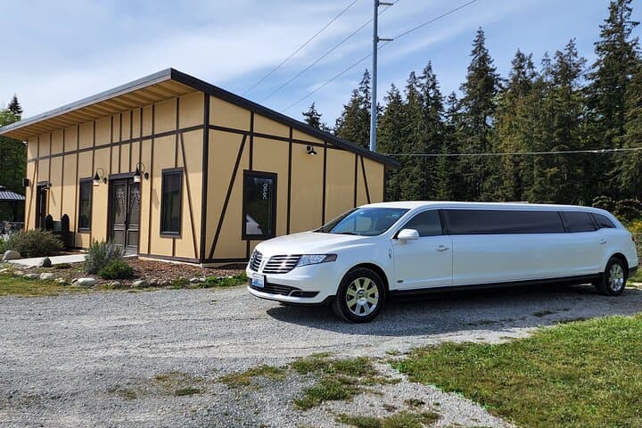 Private Whidbey Island Wine Tour from Seattle — 7-Hour Luxury Limousine Experience photo 2