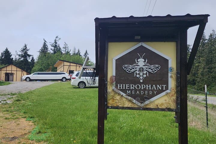 Private Whidbey Island Wine Tour from Seattle — 7-Hour Luxury Limousine Experience photo 4