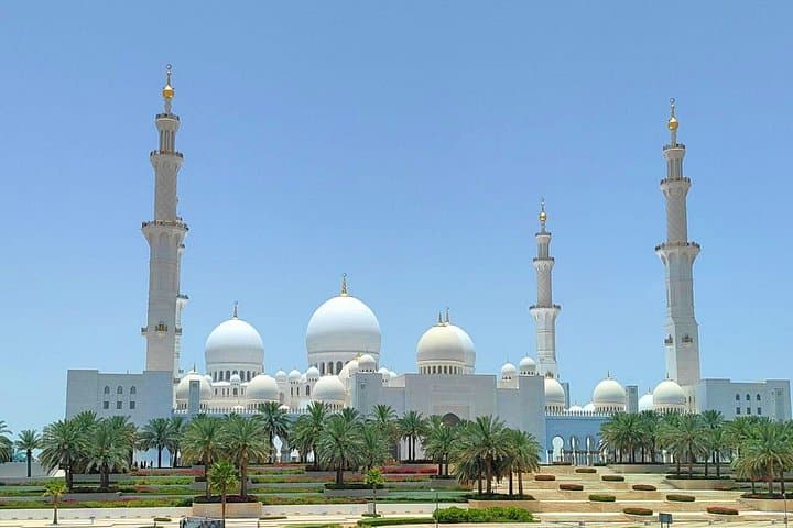 Abu Dhabi Full-Day Cultural Tour: Sheikh Zayed, Emirates Palace & Miraj Art Centre photo 3