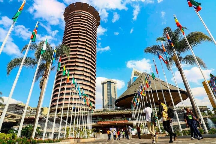 Nairobi Day Tour: Museum, KICC Tower, Kobe Beads & Giraffe Centre photo 2