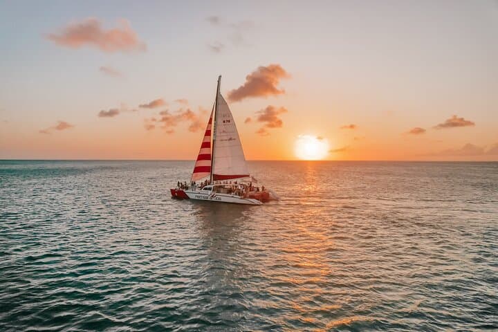 Aruba Sunset Catamaran Cruise: Open-Bar Sail from Palm Beach