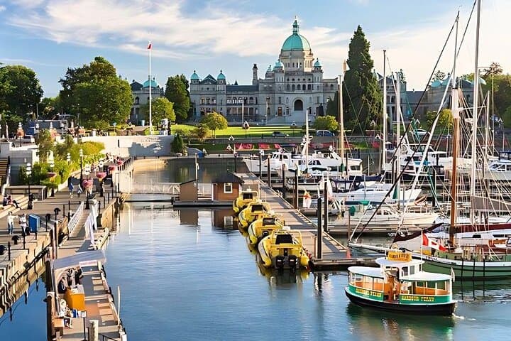 Victoria & Butchart Gardens Day Tour from Vancouver: Ferry Crossing, Gardens & Inner Harbour Highlights photo 3