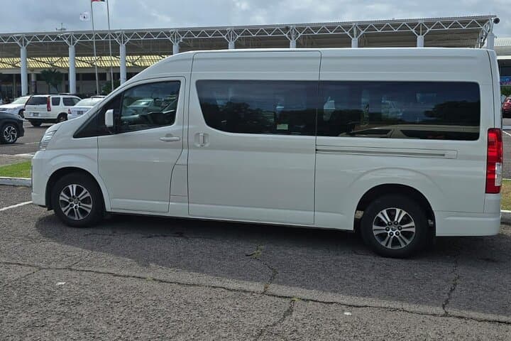 Effortless St Kitts & Nevis Airport Roundtrip Transfers — Shared and Private Options
