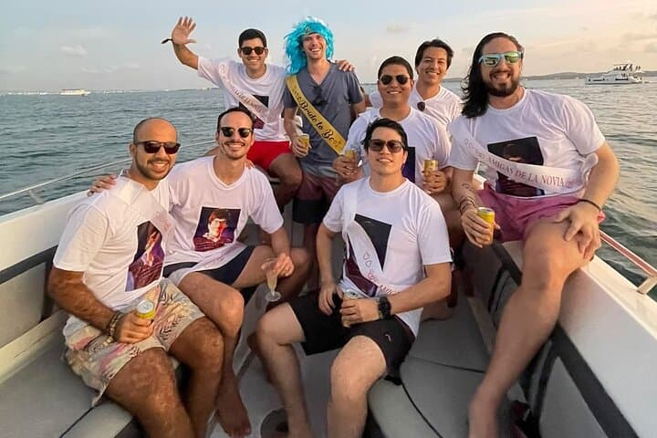 Sunset Sail in Cartagena Bay: Private Two-Hour Cruise with Drinks