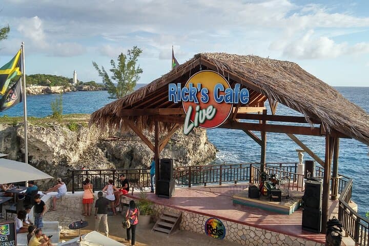 Private Negril Highlights Tour — Customize 7 Mile Beach, Rick's Cafe & Xtabi Caves