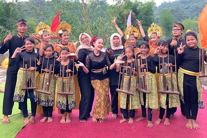 Bogor Cultural Performance and Waterfall Day Trip from Jakarta photo 6